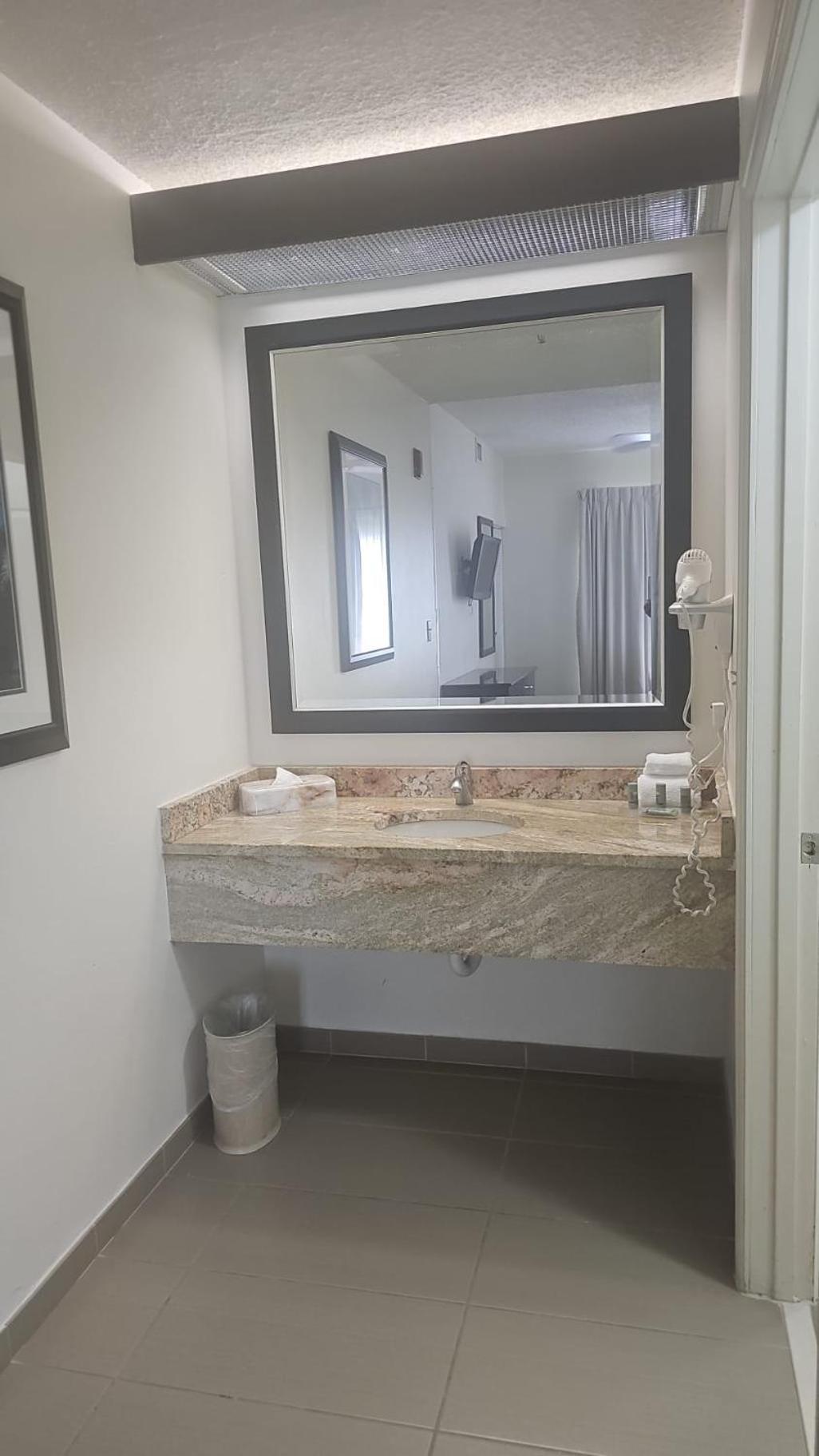 Montreal Suites Orlando Esterno foto